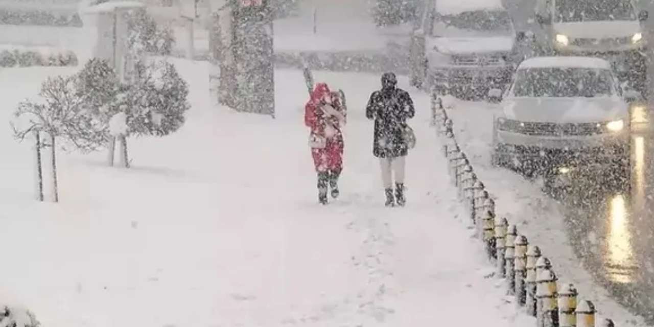 İstanbul'da kar yağışı nedeniyle 378 ihbar yapıldı!