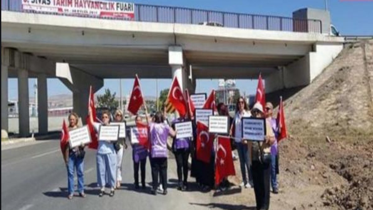 Sivas'ta tabela skandalı: AKP'li belediye 'Cumhuriyet' ifadesini kaldırdı