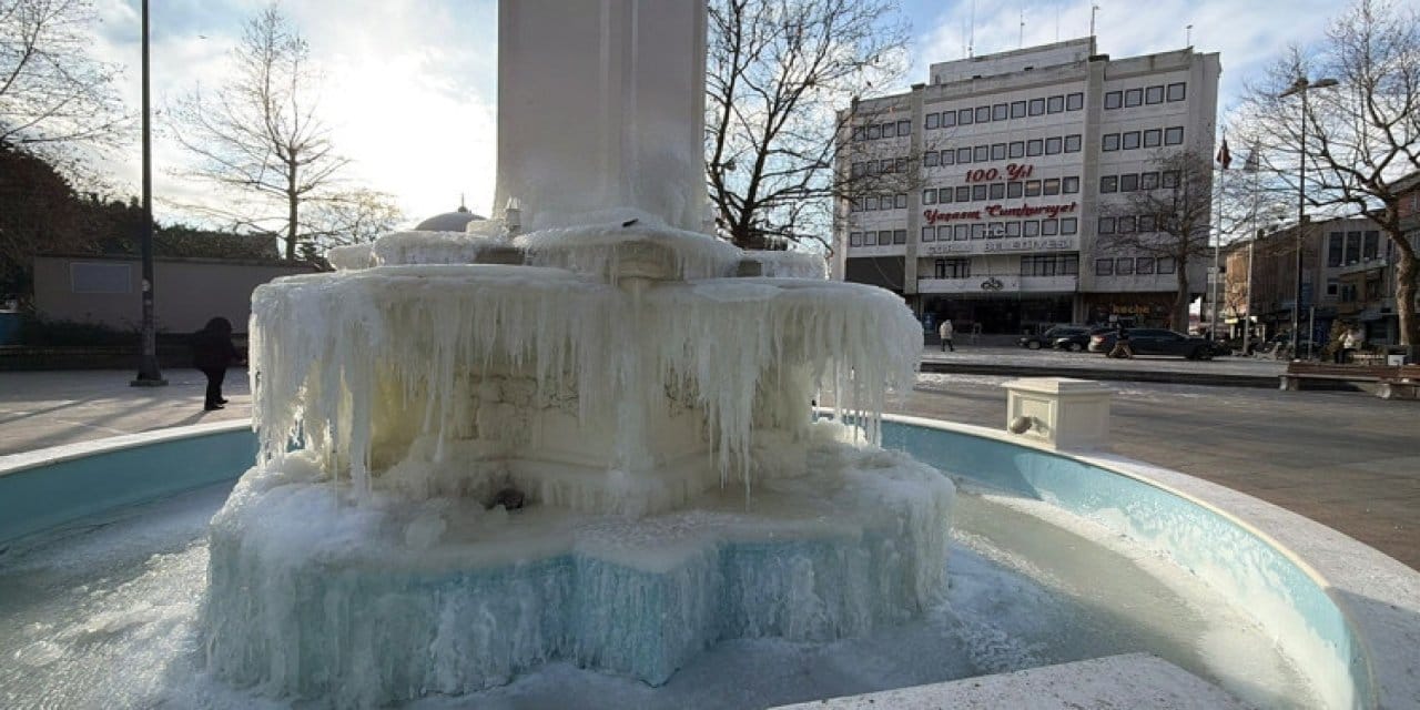 Tekirdağ buz kesti: Sıcaklık eksi 11'e düştü havuzlar dondu