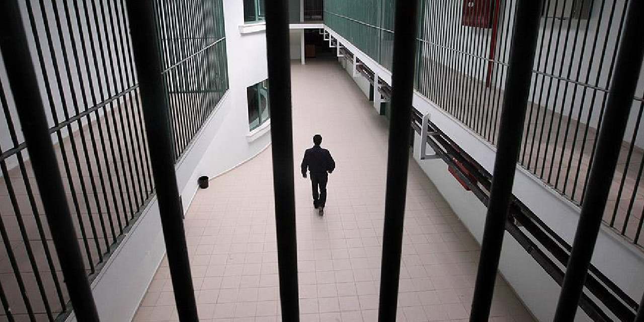 Mahkumların cezası her kitap okuduklarında 3 gün kısalacak