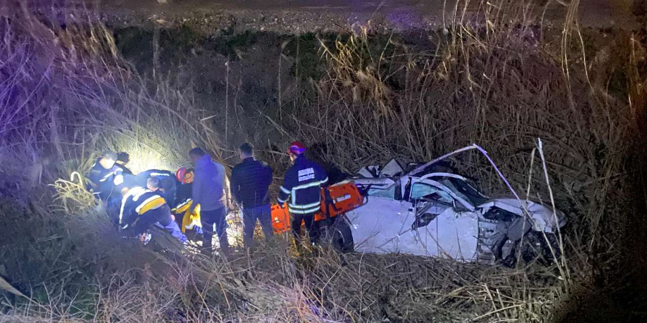 Kontrolünü kaybeden araç dere yatağına uçtu: Ölü ve yaralılar var!