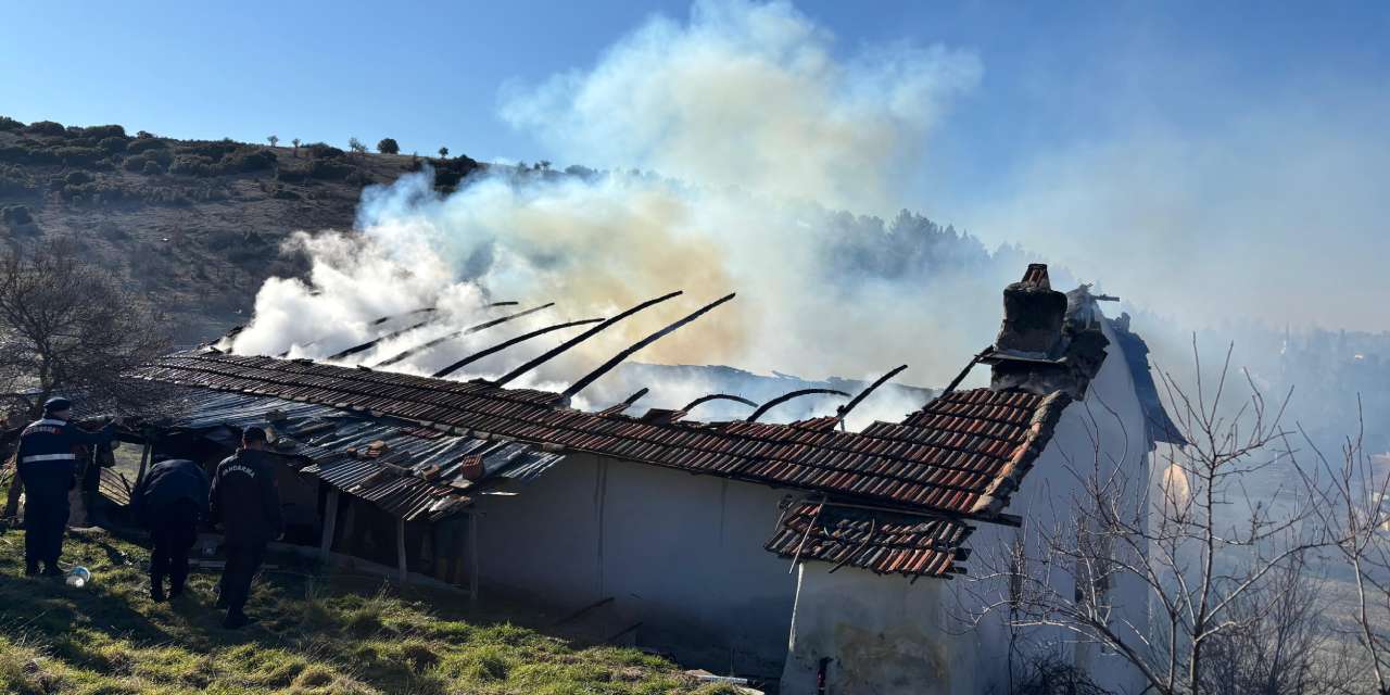 Uşak'ta yangın faciası! 87 yaşındaki adam hayatını kaybetti