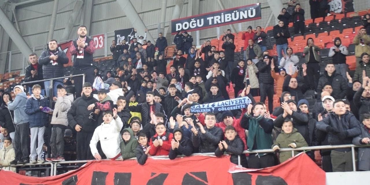 5 liraya maç bileti sattılar buz gibi soğukta çay içenden çıkardılar