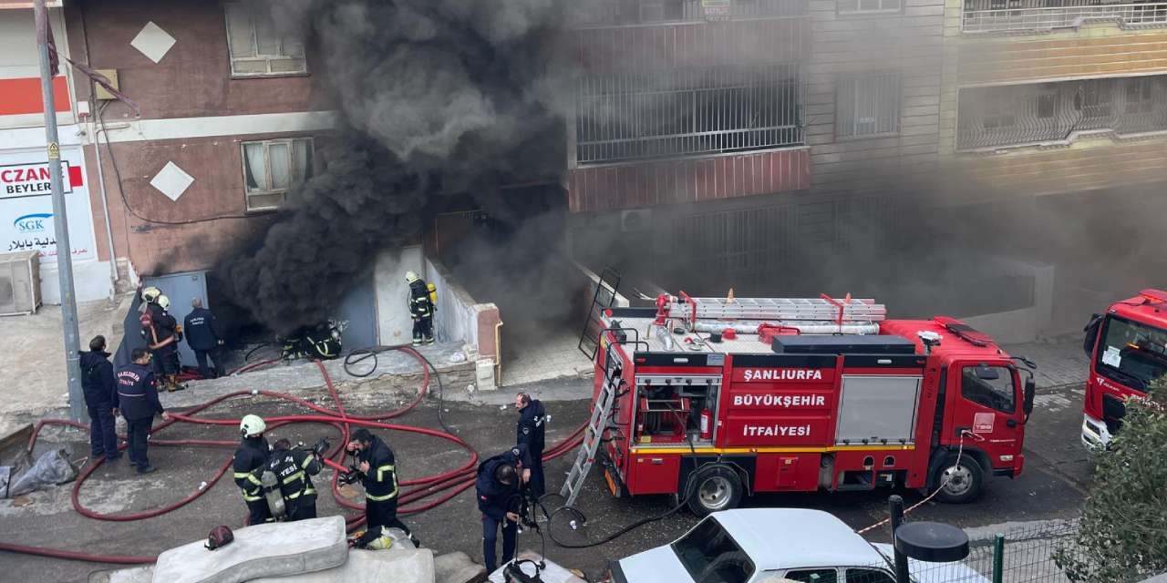 Şanlıurfa'da yatak deposunda yangın!