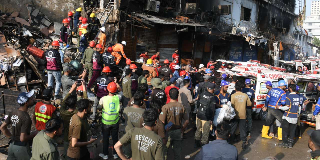 Pakistan'da AVM yangını! Can kaybı 14'e yükseldi: 70'ten fazla kişi kayıp!