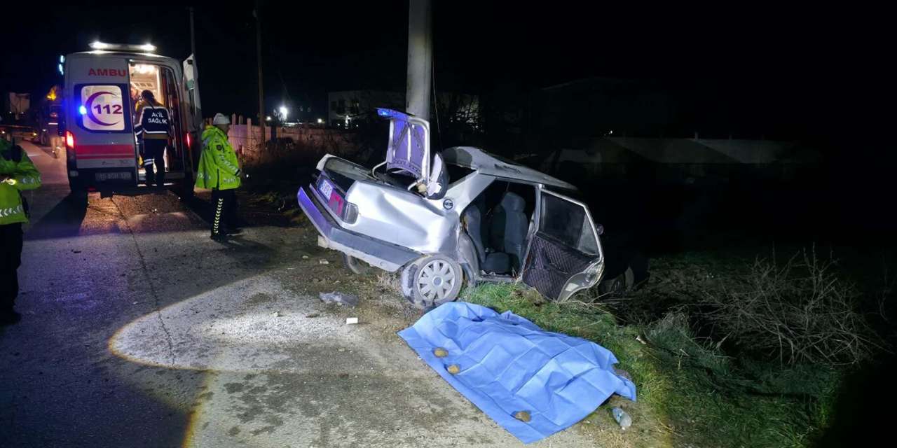 Kontrolden çıkan araç elektrik direğine çarptı: 1 kişi hayatını kaybetti