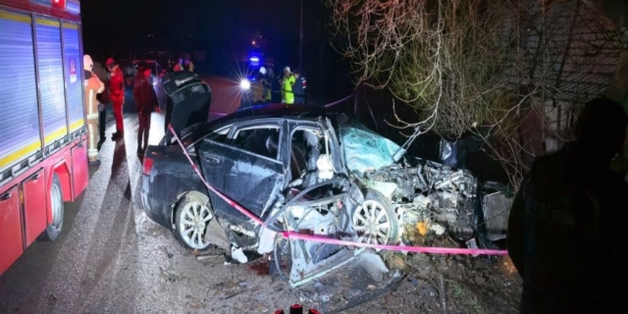 Bursa’da otomobil ağaca girdi: 2 ölü 2 yaralı