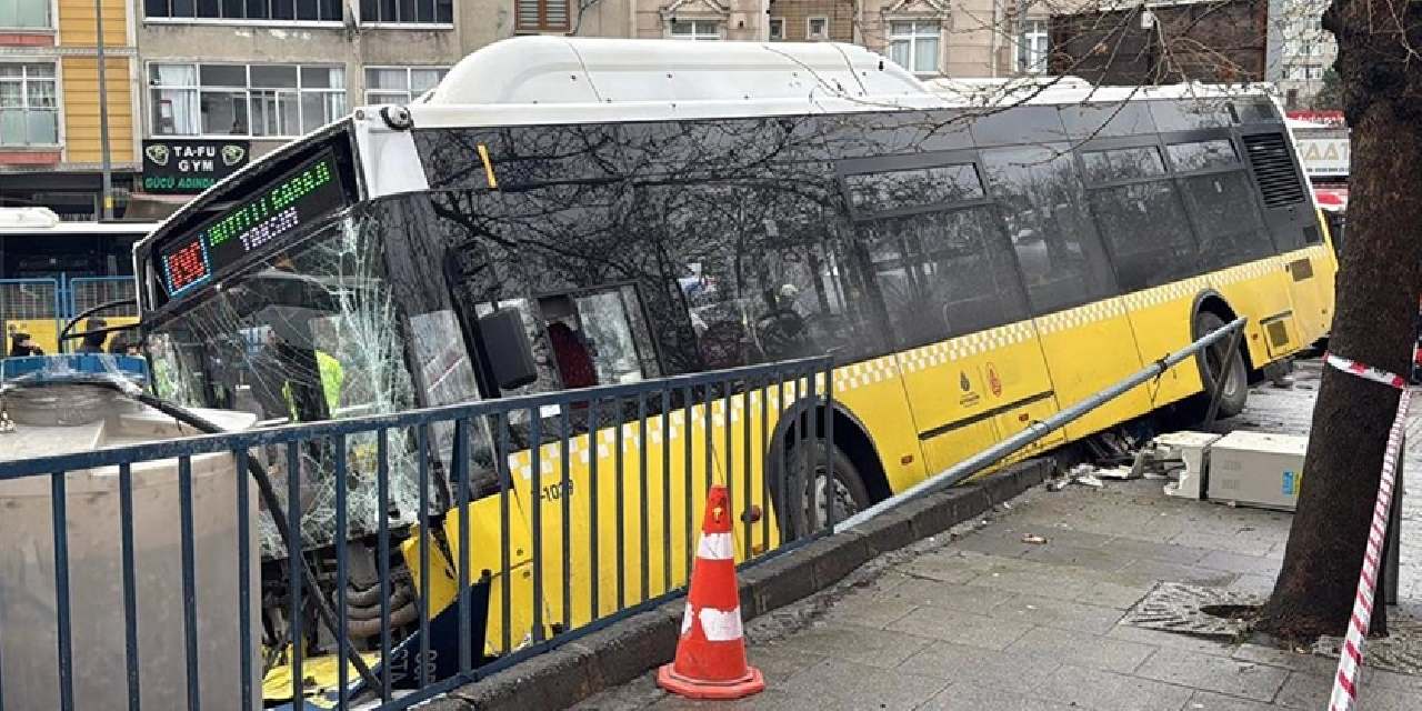 İstanbul'da korku dolu anlar! İETT otobüsü otoparka daldı