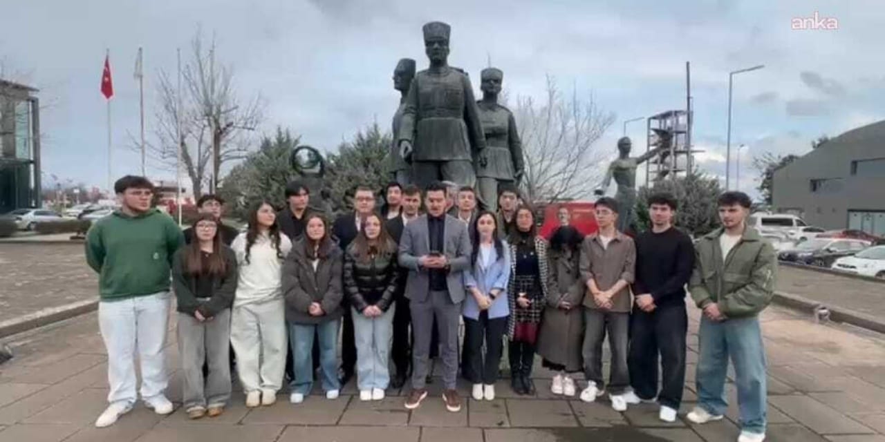 Liselilerden 'Atatürksüz karne' tepkisi: Cumhuriyet’i karnelerden silemezsiniz