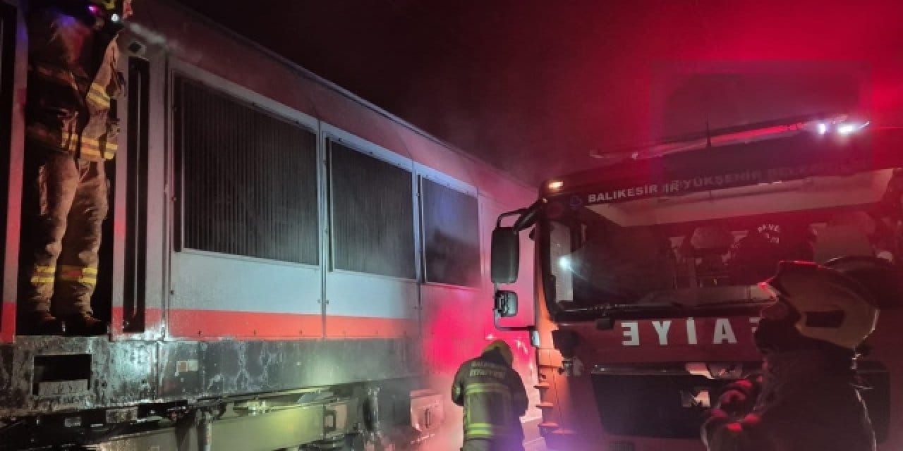 Susurluk’ta yük treni alev alev yandı