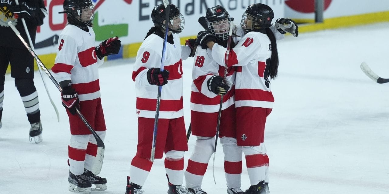 Türkiye ilk galibiyetini aldı