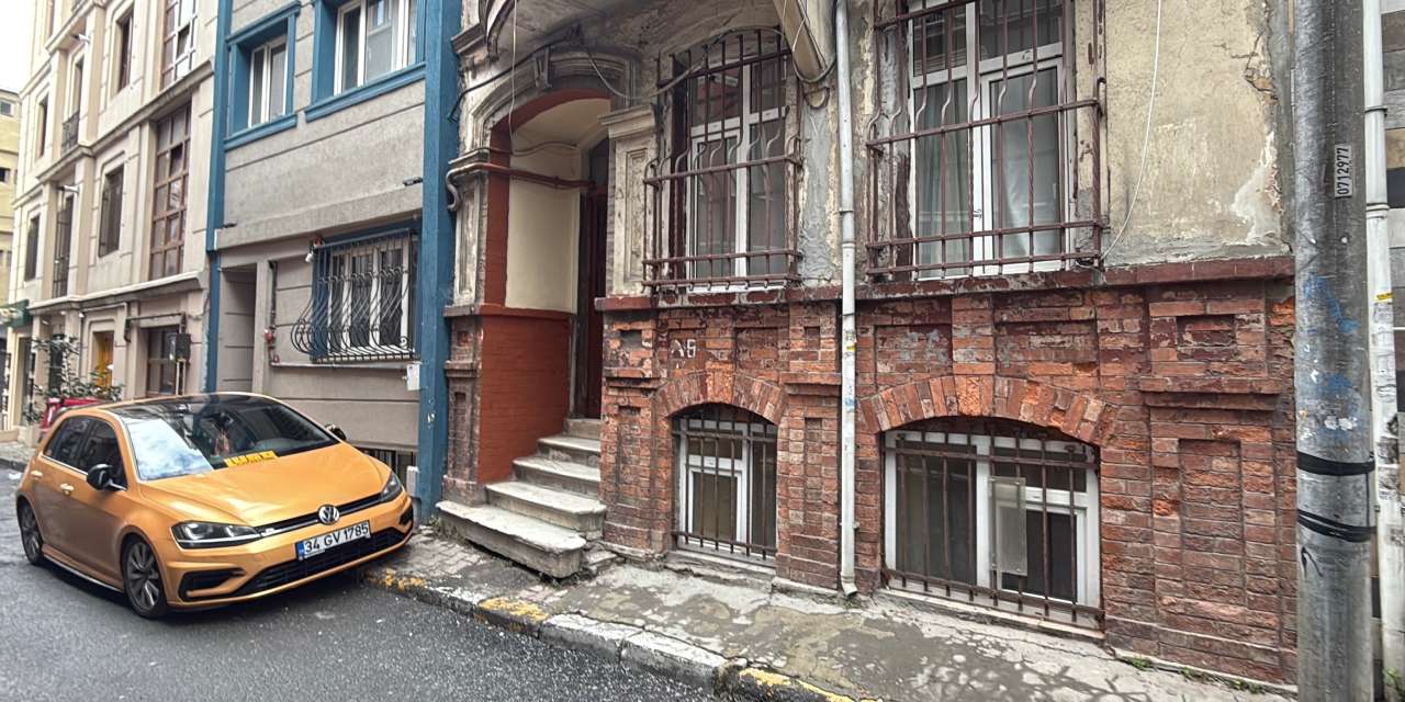 Beyoğlu'nun arka sokağında İngiliz profesörün şüpheli ölümü! Şırınga ile bulundu