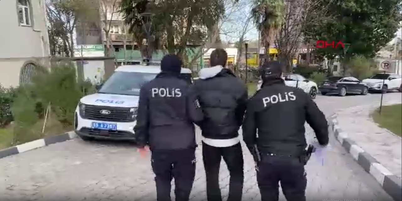 ‘Ters baktınız’ deyip 2 kişinin boynuna bıçak dayadı: Tutuklandı