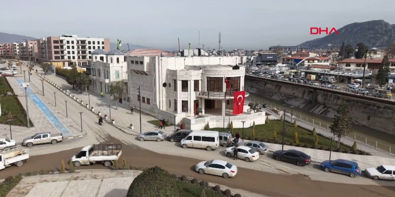 Depremde yıkılan tarihi Hatay Meclisi yeniden inşa edildi