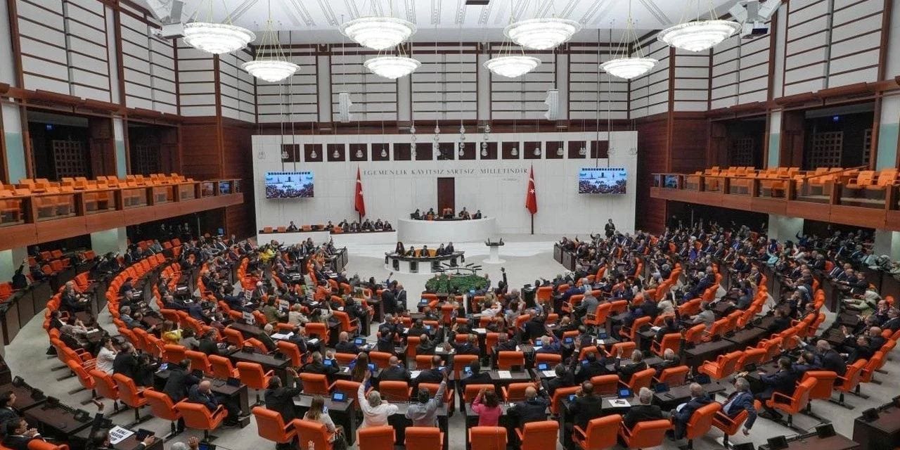 Emekli zammı gece yarısı mı geçirilecek? Muhalefet vekilleri Meclis’e çağırdı!