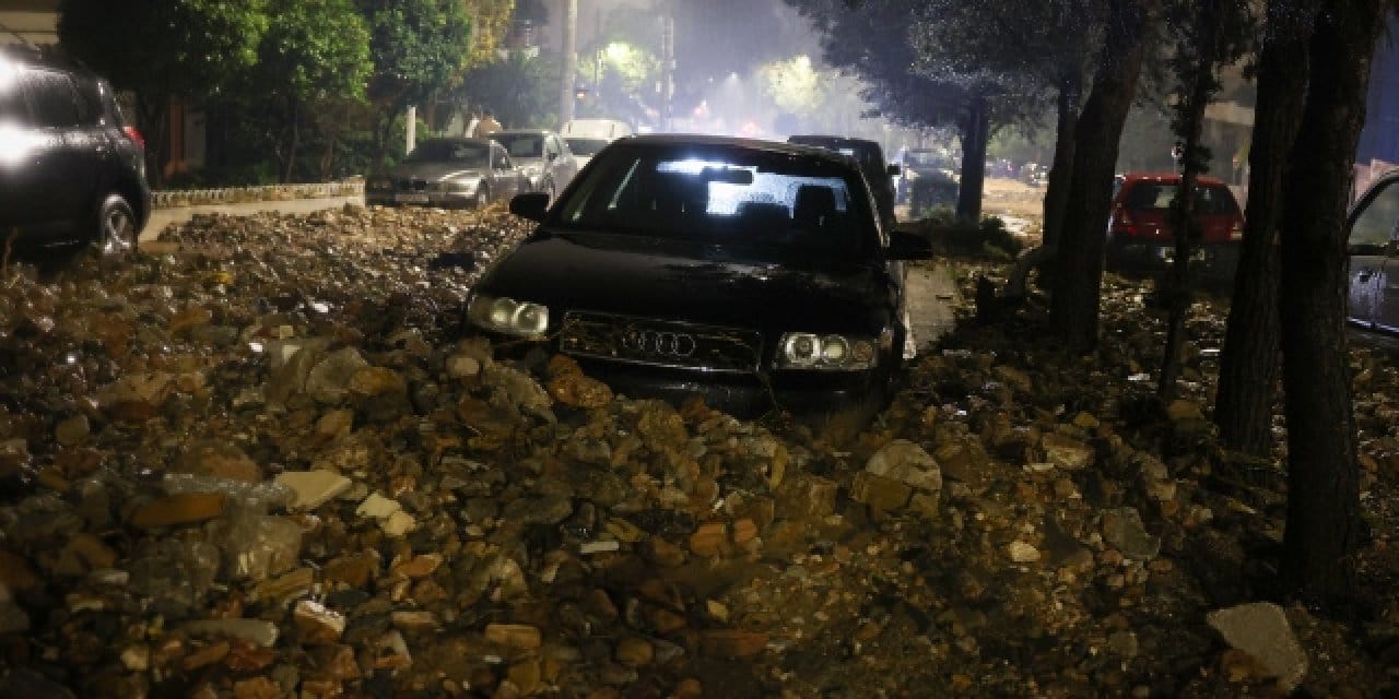 Komşu’da sel felaketi: 2 ölü