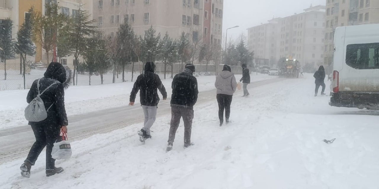 Gaziantep'te kamu çalışanlarına kar izni