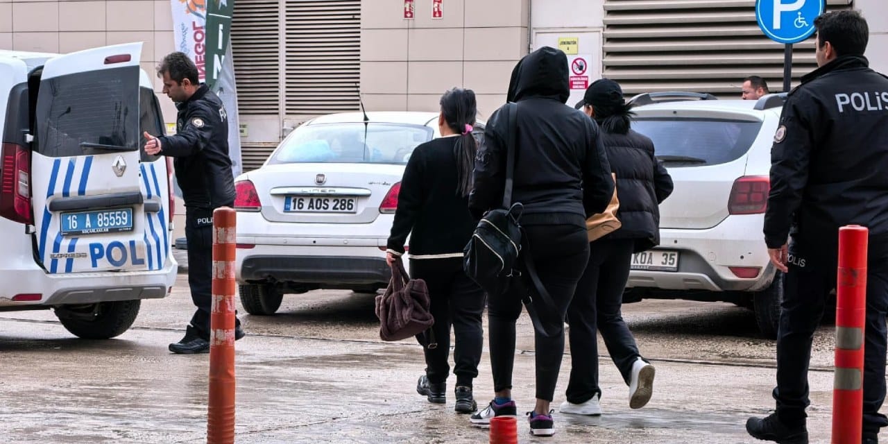 Bursa'da masaj salonuna baskın! Yabancı uyruklu kadınları çalıştıran işletmeye 445 bin TL ceza