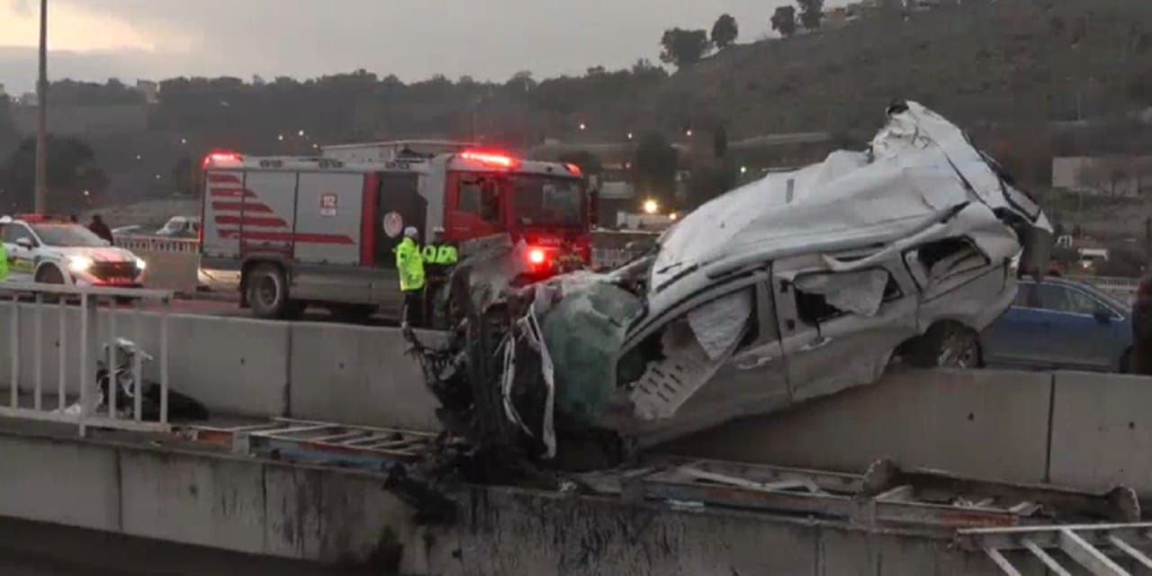 İzmir'de kontrolden çıkan TIR viyadükten düştü