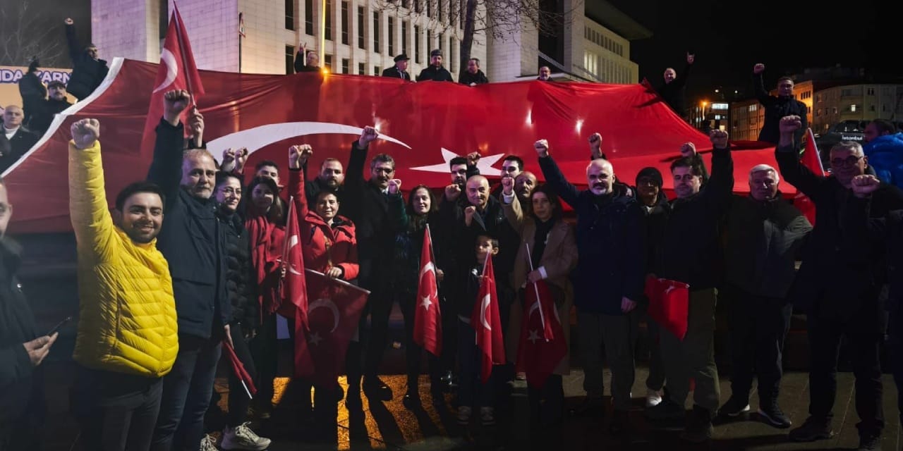 İYİ Parti'den provokasyona karşı bayrak yürüyüşü