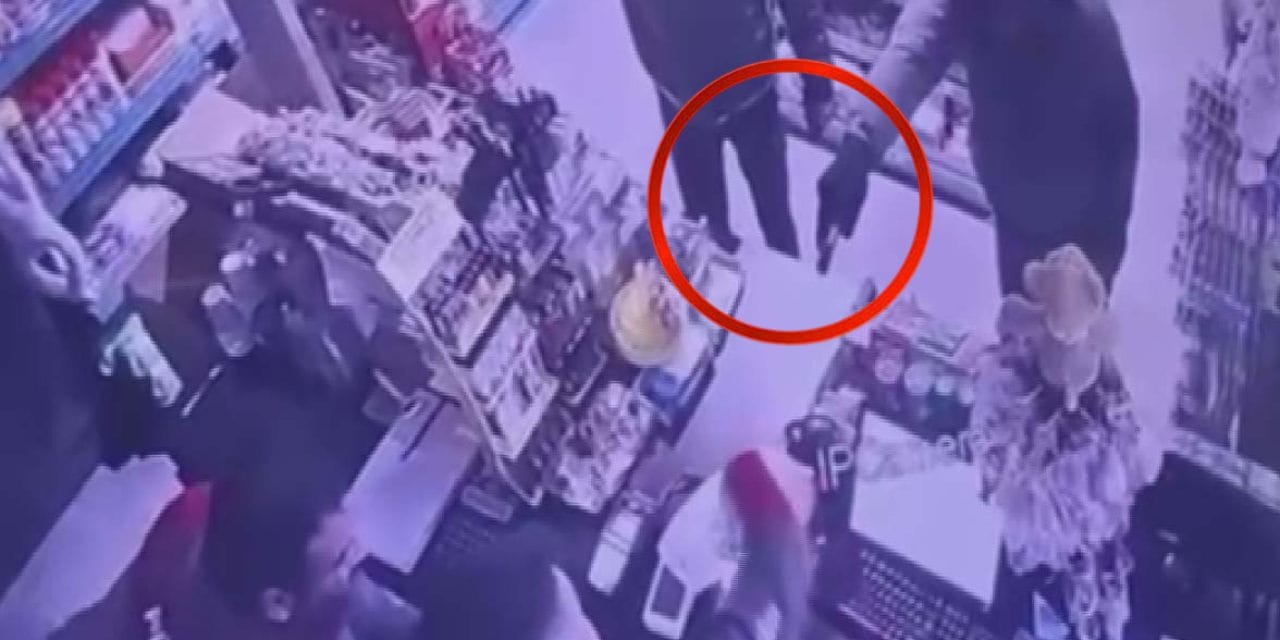 Akaryakıt istasyonunda silahlı soygun: Korku dolu anlar kamerada!