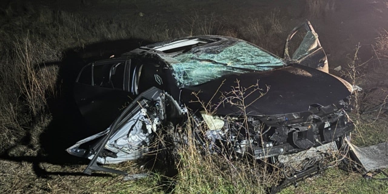 Uşak’ta araç şarampole devrildi: 1 ölü 3 yaralı