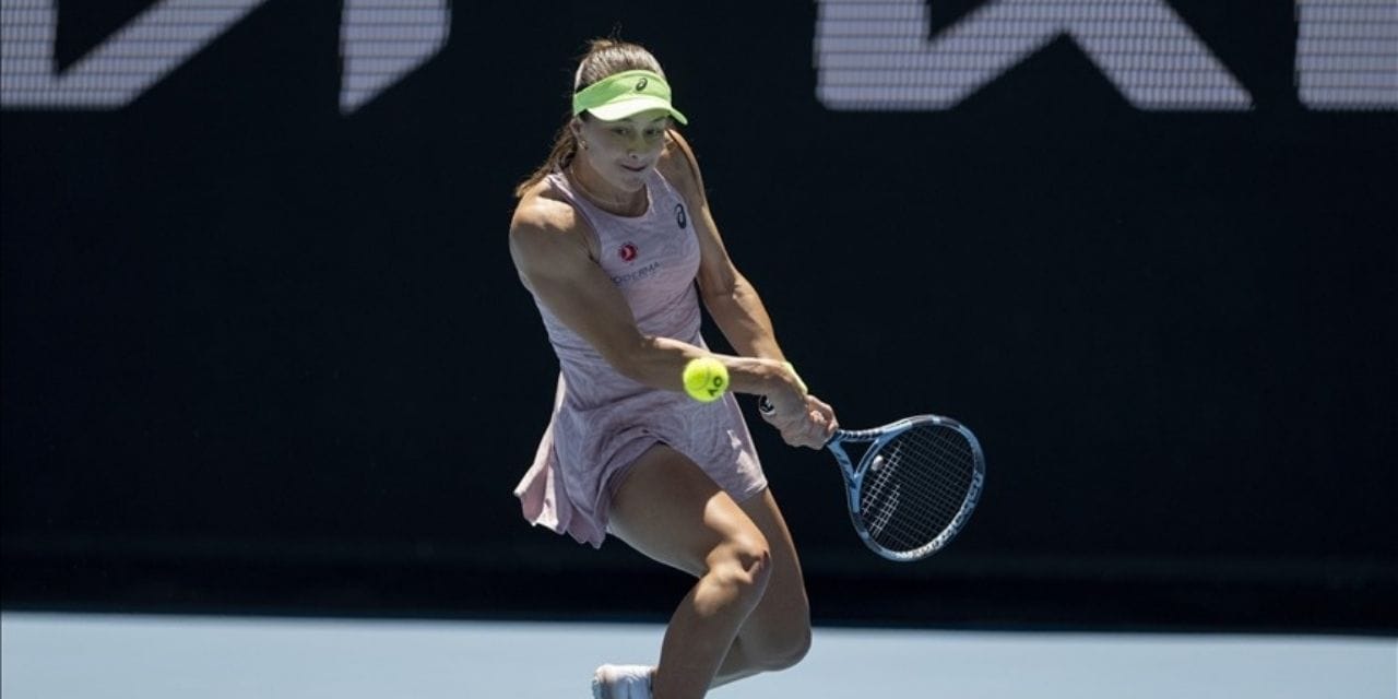 Galip sayılır bu yolda mağlup Zeynep: Çirkinlikte sınır tanımayan rakibi Türk taraftarlar önünde dans etti