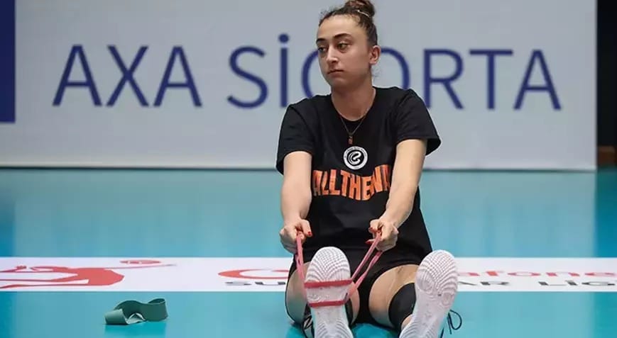 Elif Şahin imzayı attı