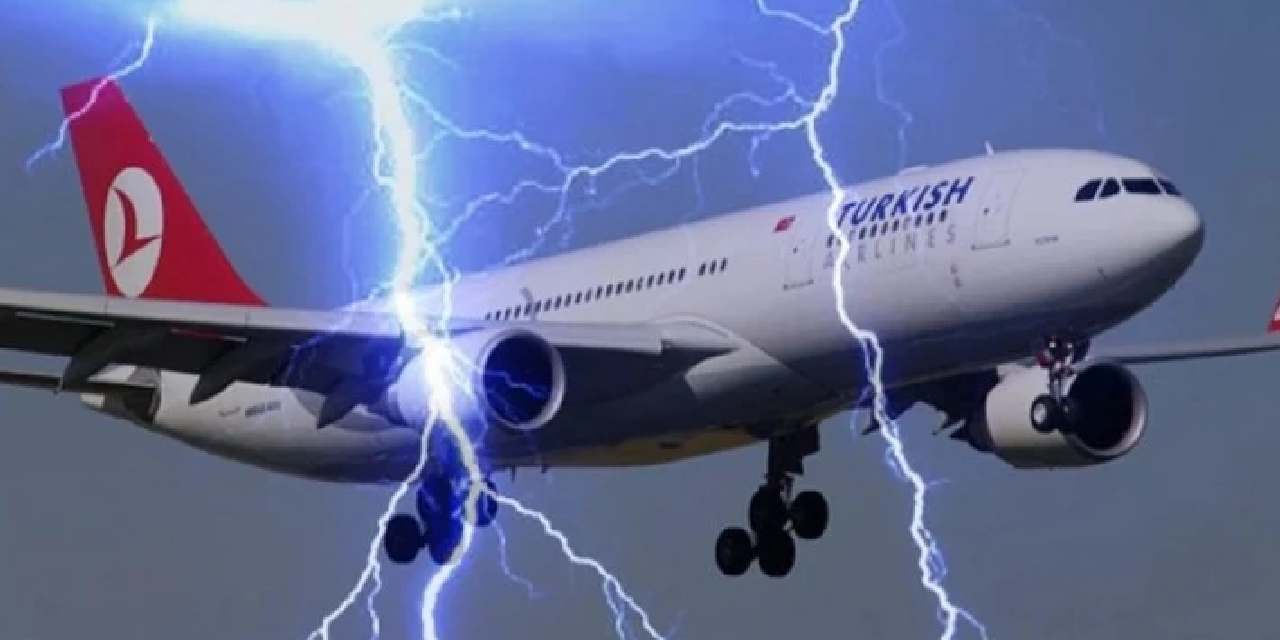 THY uçağı İzmir'e inerken 2 kez yıldırım çarptı