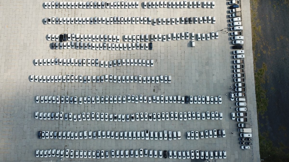 Yenikapı'da ikinci gün: İsraf sergisine lüks araçlar bekleniyor