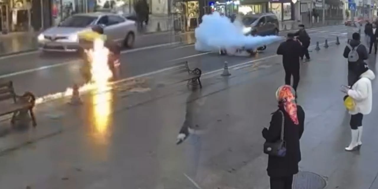 Seyir halindeki motosiklet alev aldı: Sürücü son anda kurtuldu