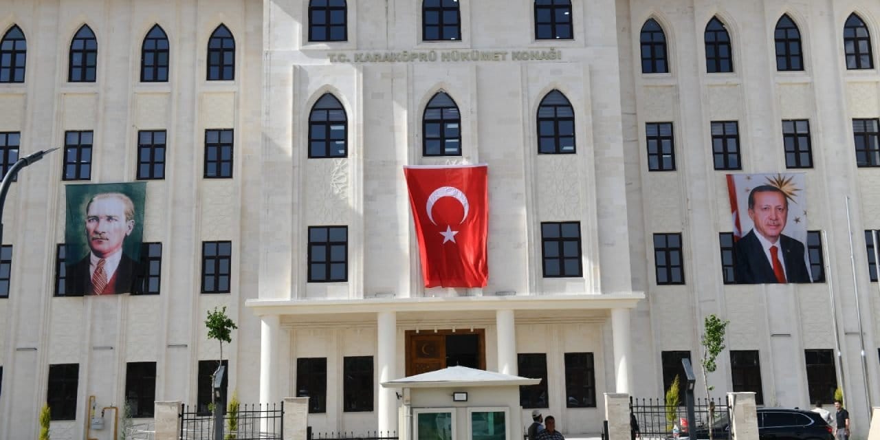 Bakanlığın konak inşaatları Tasarruf Genelgesi'ni delip geçti