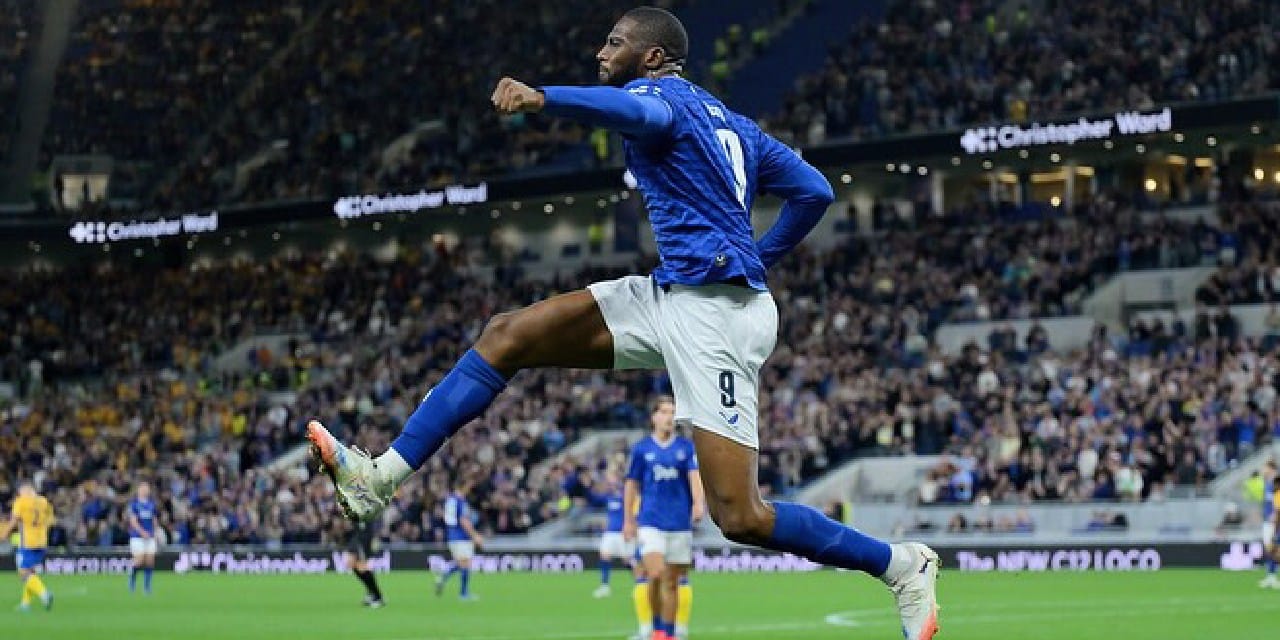 Fenerbahçe transfer masasından kalktı