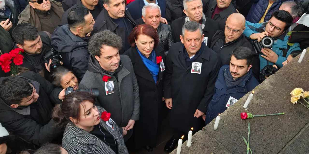 Uğur Mumcu katledilişinin 33. yılında anıldı! 'Çekilmeyen tuğlalardan karşımızda bir duvar örülü'