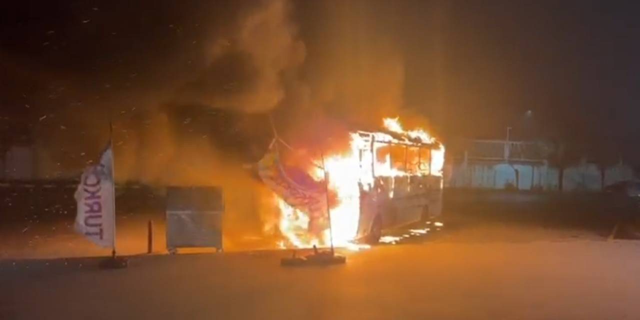 Sınır kapısında yangın! Ülkeye girer girmez yanmaya başladı