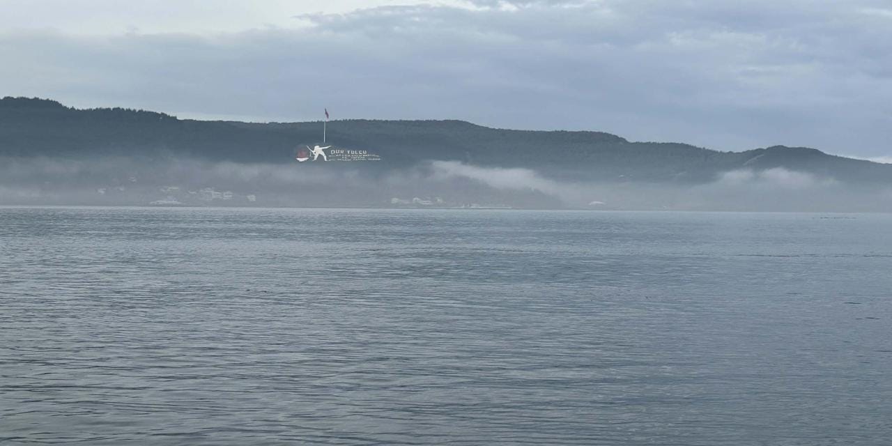 Çanakkale Boğazı'nda sis engeli: Trafik çift yönlü durduruldu