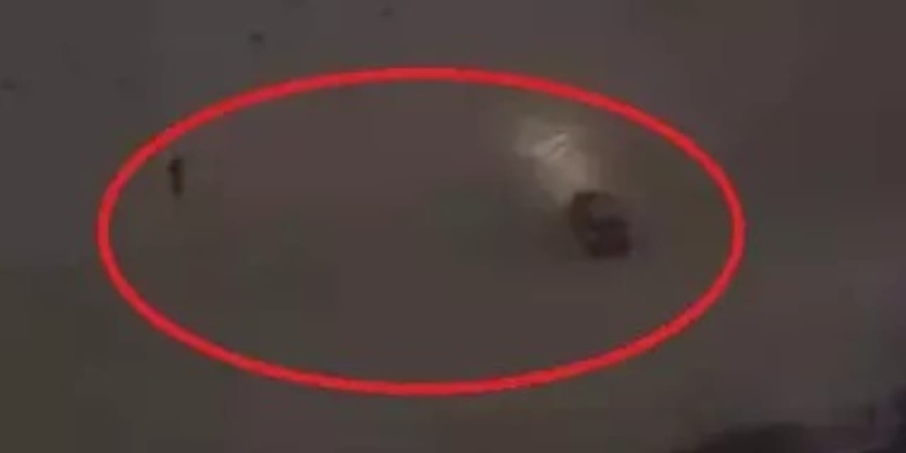 Karlı arazide tehlikeli drift: O anlar kamerada