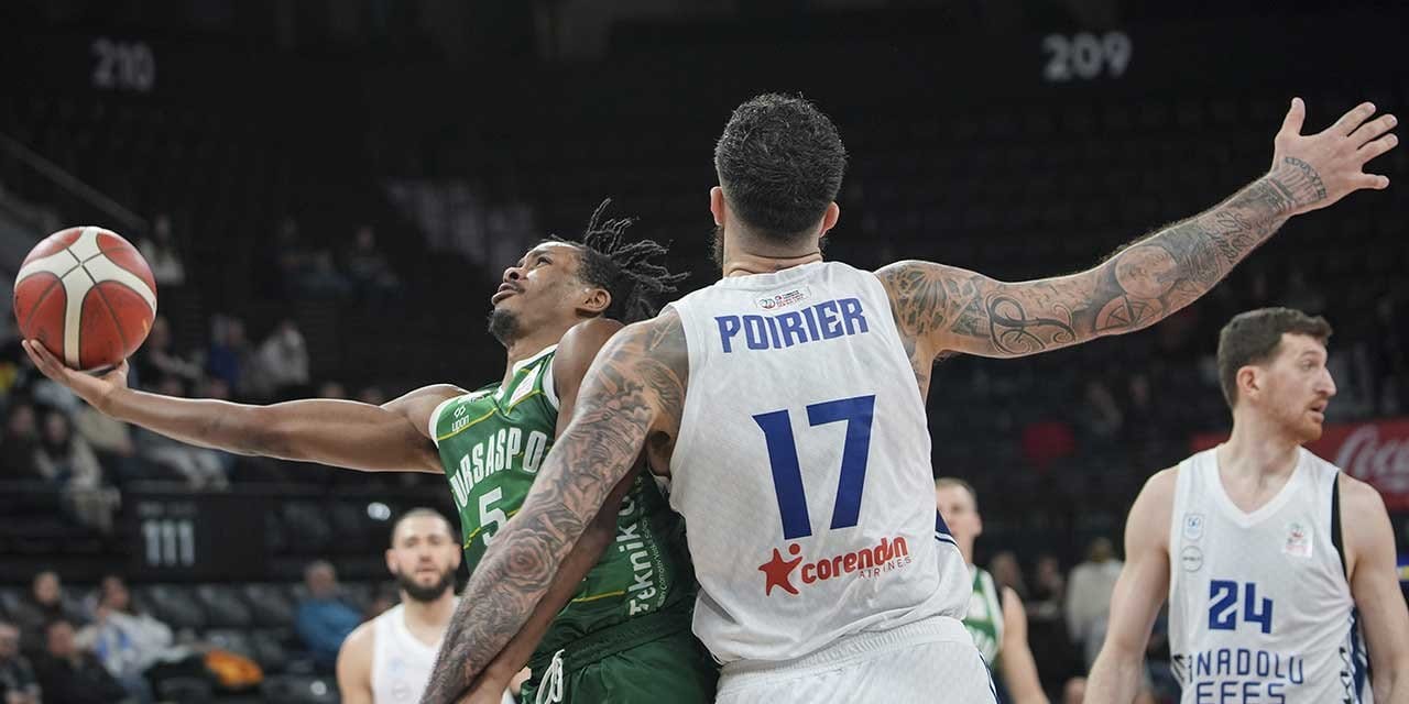 Anadolu Efes 15 sayı fark attı