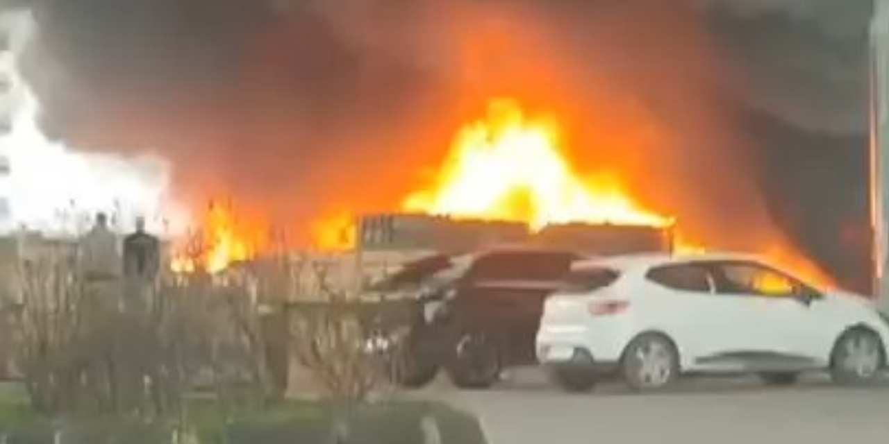 Büyükçekmece'de depoda yangın!