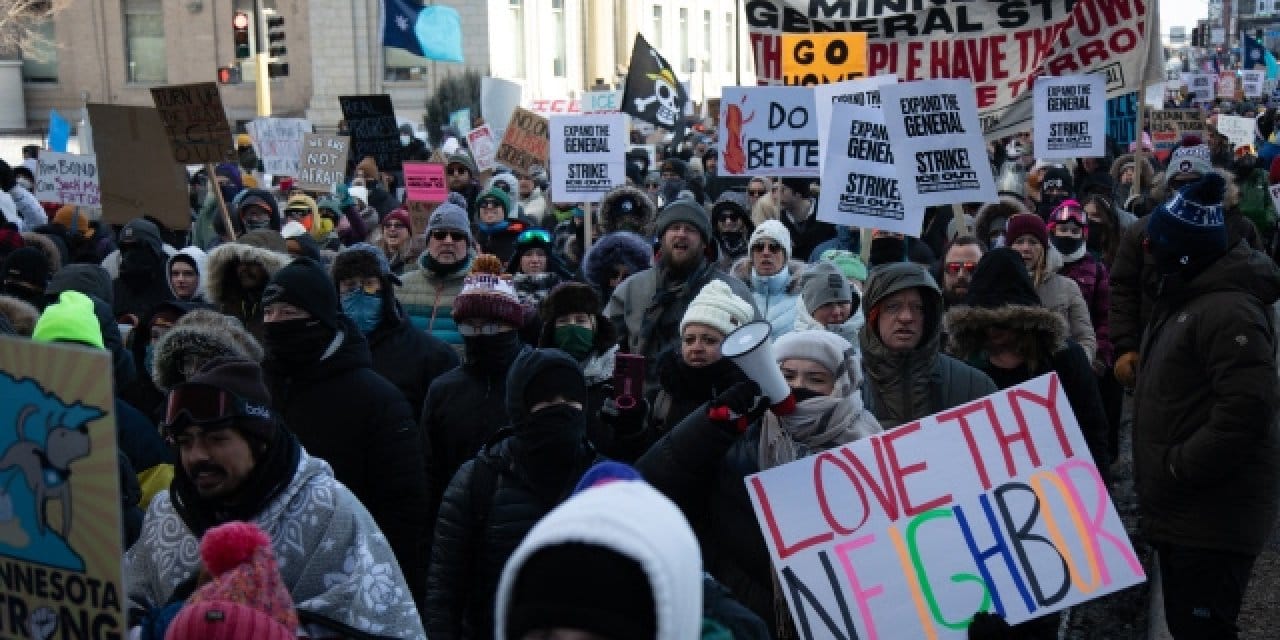 ABD ICE cinayetlerine karşı ayaklandı: Beyaz Saray ve eyalet yönetimleri birbirine girdi