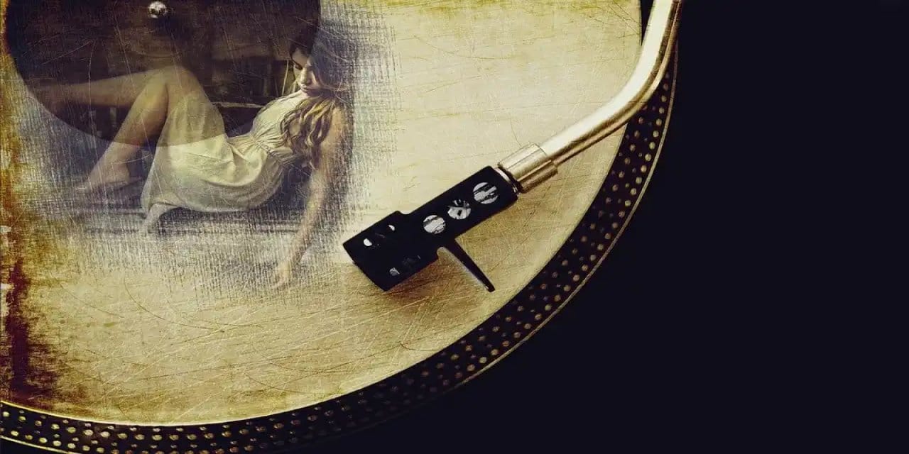 Plağı yerleştirip iğneyi takacaksın… O çıt sesi!