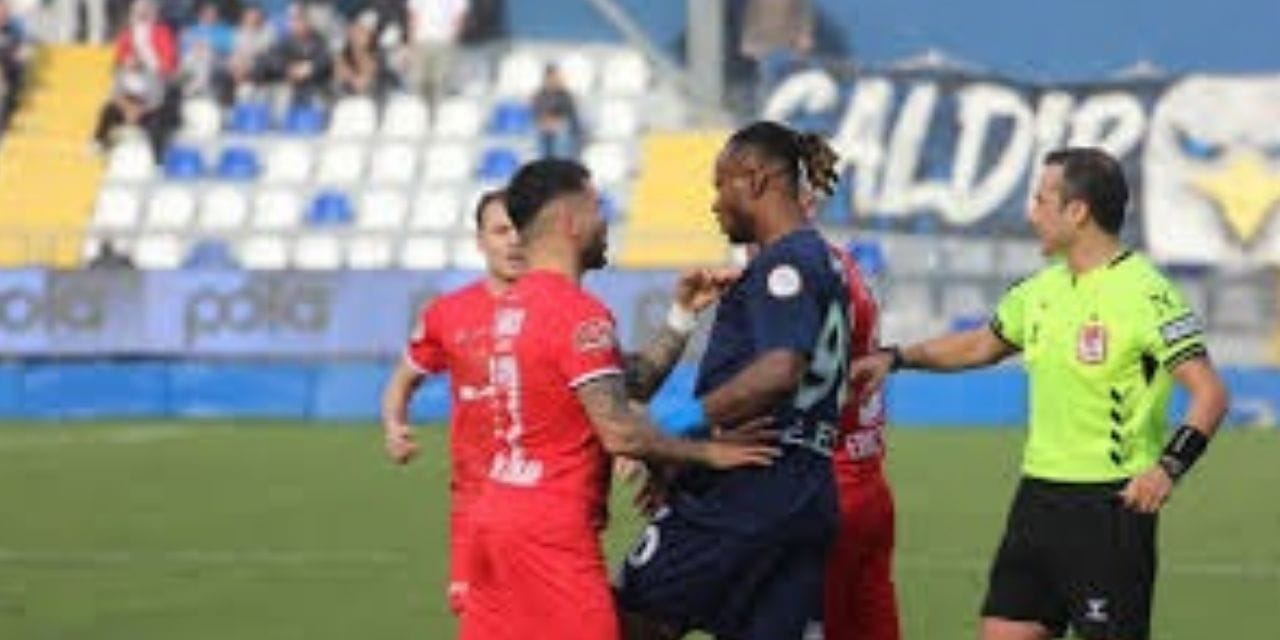 Kiralık gitti ilk maçında eski takım arkadaşlarına saldırdı