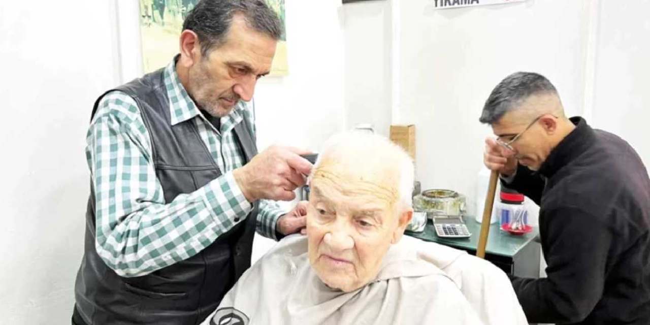 Askıda tıraş dönemi başladı! Ekonomik krizin özeti gibi afişleri cama astı