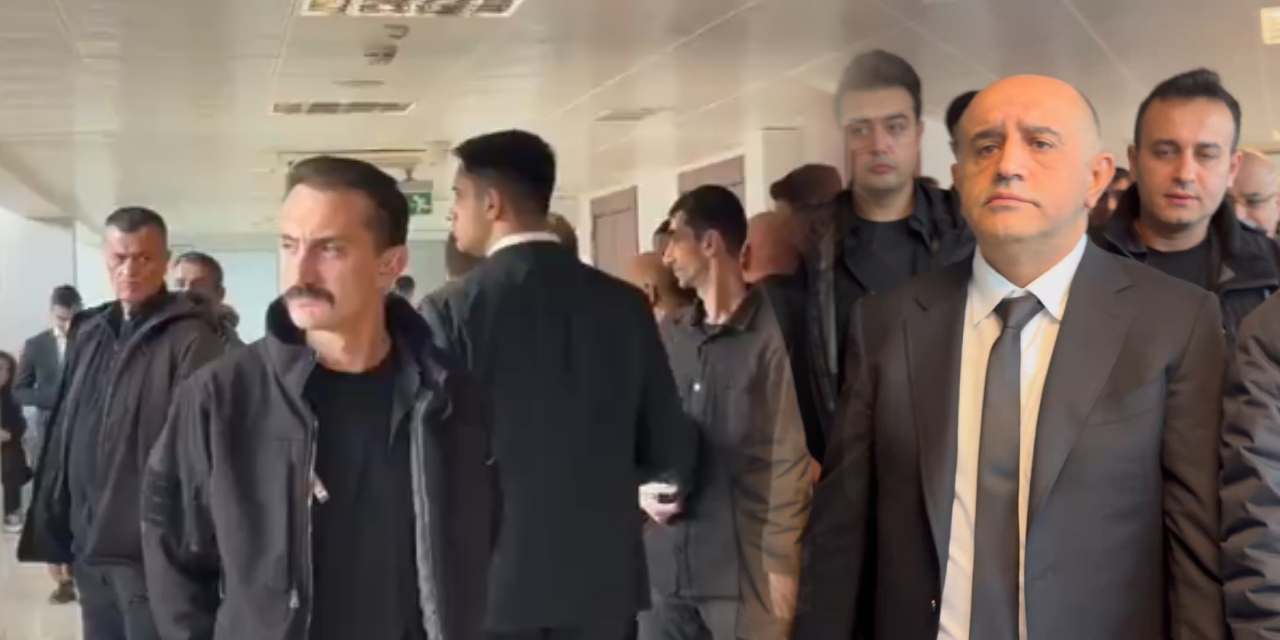 'Çete reisi' Aziz İhsan Aktaş mahkeme önünde korumaları ile şov yaptı! Avukat isyan etti