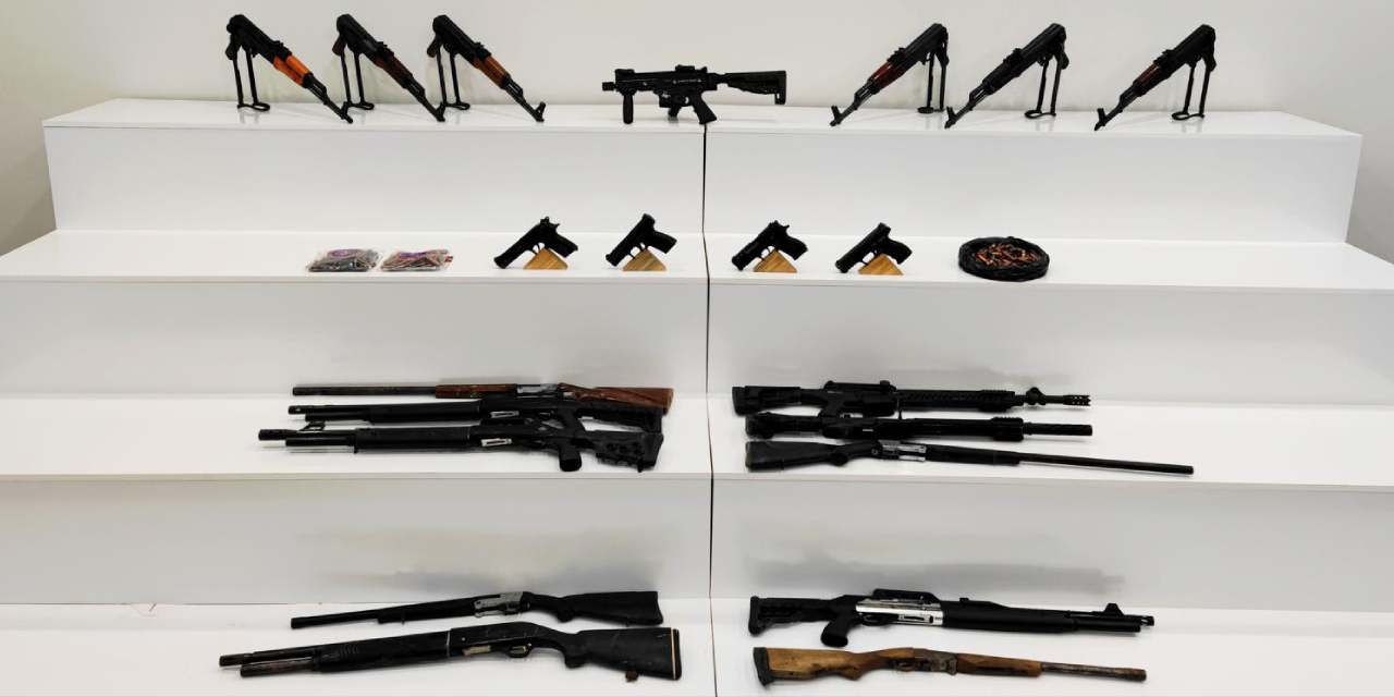 Şanlıurfa'da silah kaçakçılarına operasyon: Tarlada cephanelik çıktı