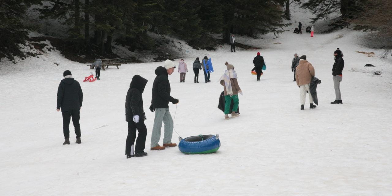 Çoluk çocuk toplanıp akın ettiler: Şambriyeli alan eğlendi