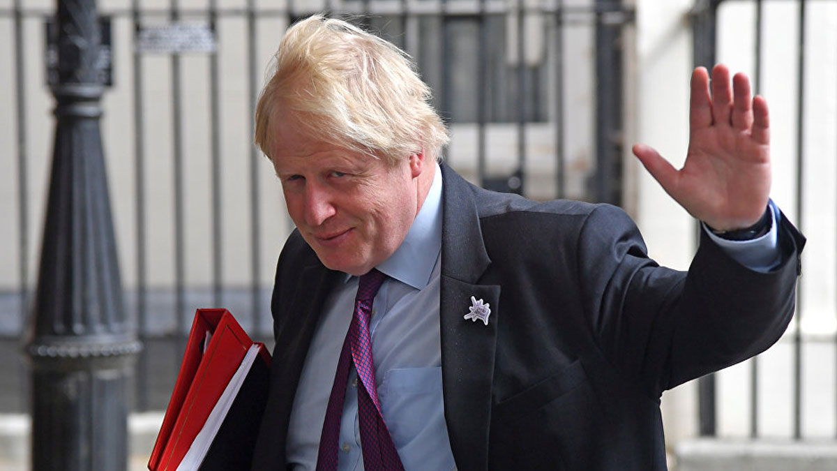 Johnson, istifalara rağmen Brexit'i ertelemiyor