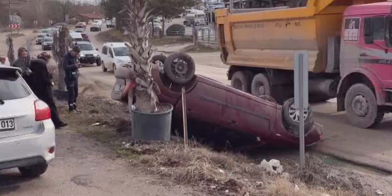 Kontrolden çıkan araç takla attı: Araçtaki 3 kişinin burnu bile kanamadı