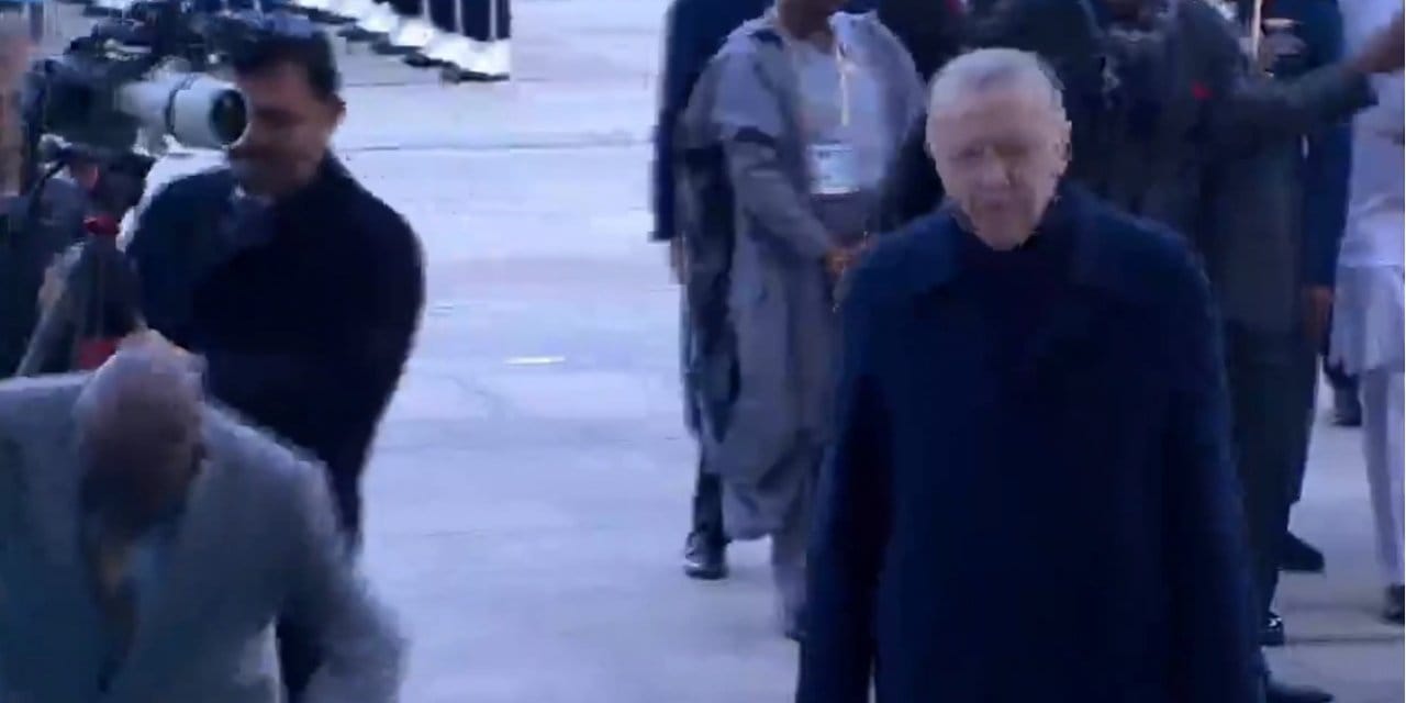 Son dakika | Nijerya Cumhurbaşkanı Saray'da düştü