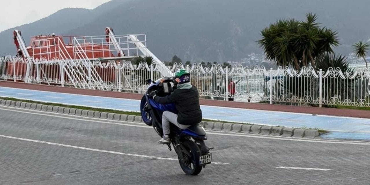 Muğla’da motosikletiyle tek teker üzerinde ilerleyen sürücüye ceza